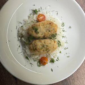 Овощной салат с кускусом и Зразы куриные с грибами, моцареллой и рисом