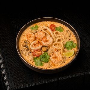 Том ям с морепродуктами