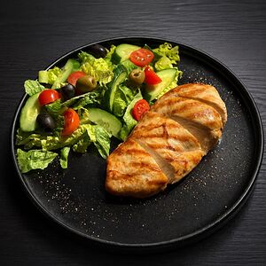 Куриная грудка гриль с микс салатом