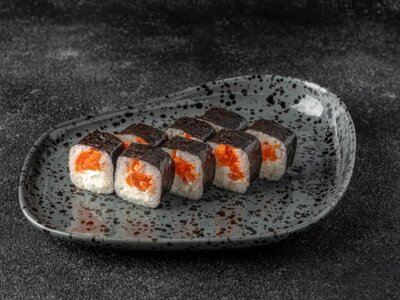 Маки с форелью и крем-чизом