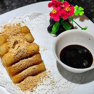 Жареные сладкие палочки с карамелью 