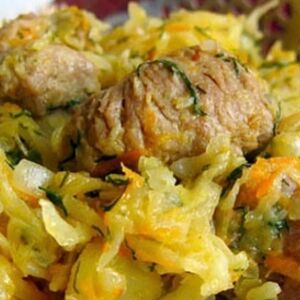 Жаркое из свиной шеи и квашеной капусты