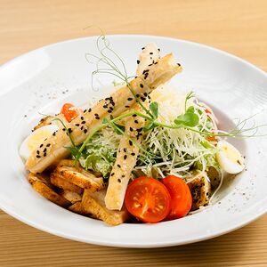 Салат Цезарь с курицей