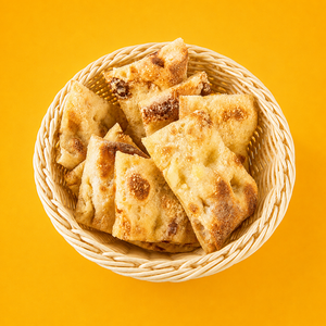 Фокачча с пармезаном и чесноком