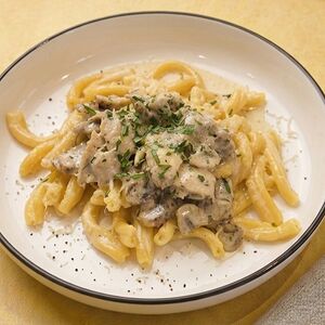 Казаречче с цыплёнком и трюфельным соусом
