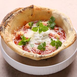 Картофельные ньокки в томатном соусе со страчателлой