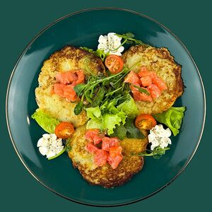 Драники с творожным сыром и красной рыбой