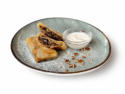 Блинчики с яблоком и грецким орехом