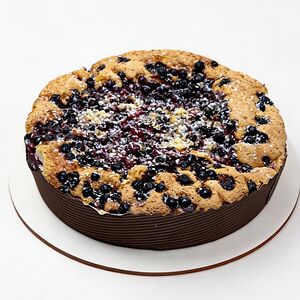 Шарлотка с яблоками и брусникой 