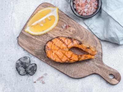 Стейк из лосося на гриле