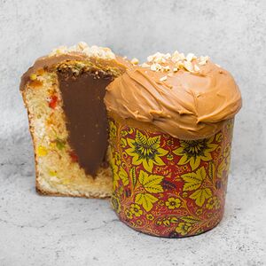 Кулич с шоколадно-арахисовой пастой