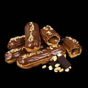 Эклеры с варёной сгущёнкой и арахисом