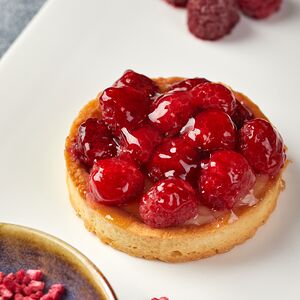 Тарталетка с малиной