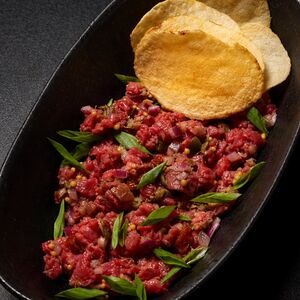 Тартар из говядины с анчоусами
