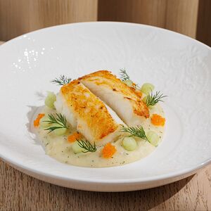 Синекорый палтус, пюре из печёного картофеля с травами