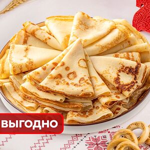 Большая стопка домашних блинчиков