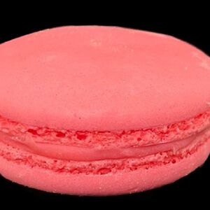 Макарун с клубникой