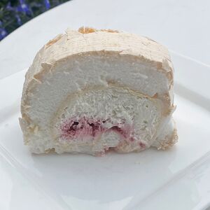 Меренговый рулет с малиной 