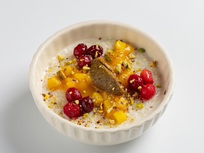 Рисовая каша с клюквой, манго и фисташкой