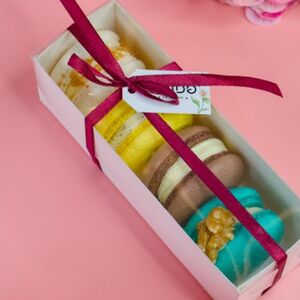 Набор миндальных пирожных