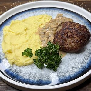 Котлеты домашние с пюре и грибы