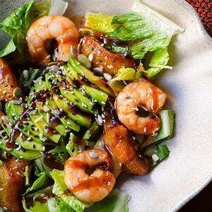 Салат с креветкой и карамелизированным апельсином 