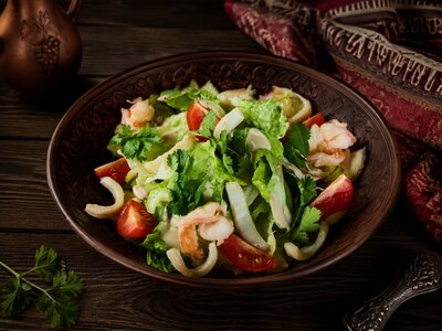 Теплый салат с морепродуктами