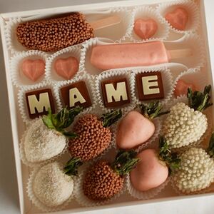Набор «Маме» с клубникой и бананами в шоколаде