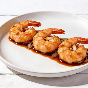 Креветки королевские, жаренные с луком