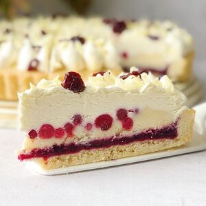 Брусничный торт с белым шоколадом