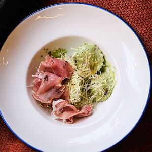 Равиоли с прошутто, рикоттой и трюфельной пастой