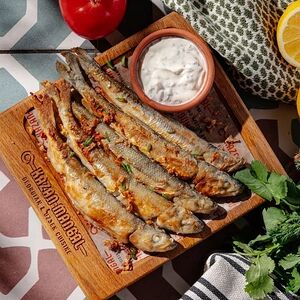 Жареная корюшка с соусом тартар