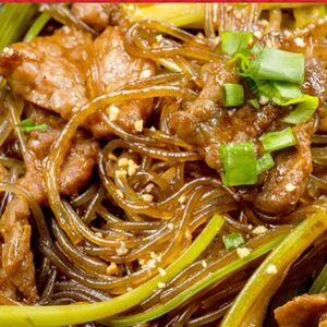 Лапша стеклянная с говядиной и сельдереем