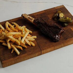 Говяжье ребро, картофель фри