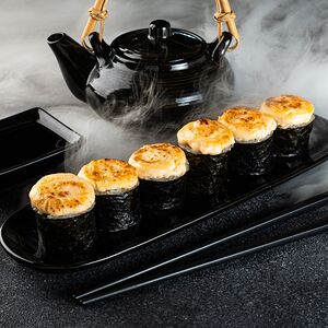 Запеченный ролл с креветкой