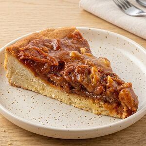 Пирог песочный с варёной сгущёнкой и орехами