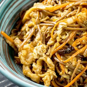 Гречневая лапша с курицей