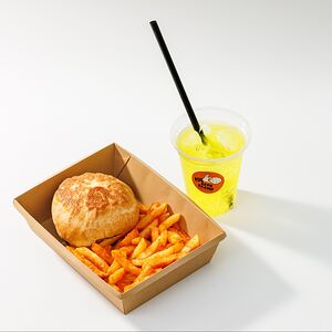 Беляш с картошкой фри и напитком
