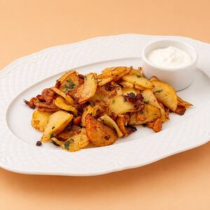 Картофель жареный с лисичками и сметаной