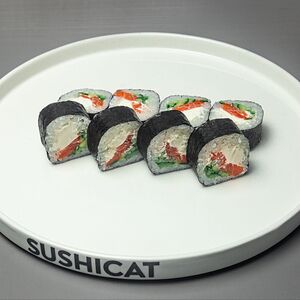 Ролл с лососем и огурцом