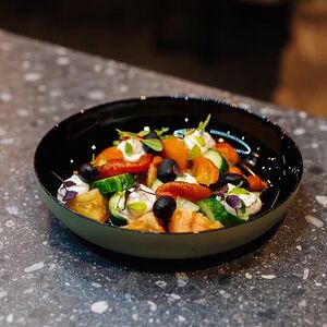 Овощной салат с кремом из феты