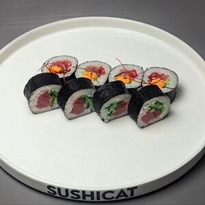 Ролл с тунцом и огурцом