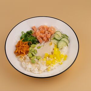 Боул с рисом и лососем 