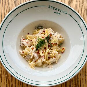 Салат с копчёной курицей и ананасом