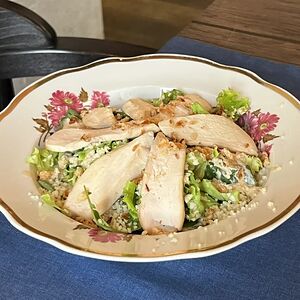 Зелёный салат с курицей 