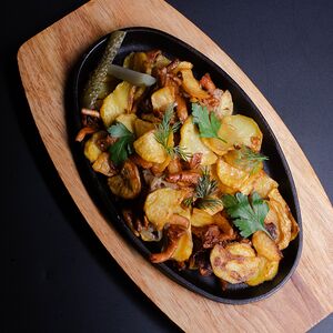 Картофель, жаренный с лисичками