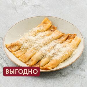 Большая порция блинчиков с сыром и ветчиной