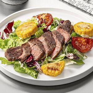 Стейк-салат с кукурузой