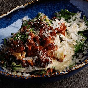Микс из свежих овощей с хрустящей курицей