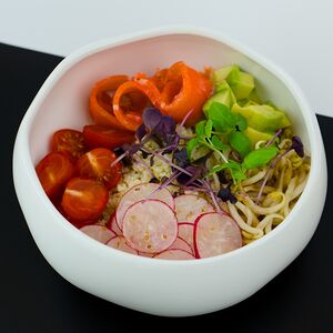 Боул Лосось, кускус, авокадо